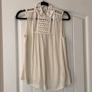 Sleeveless H&M top with neckline detail